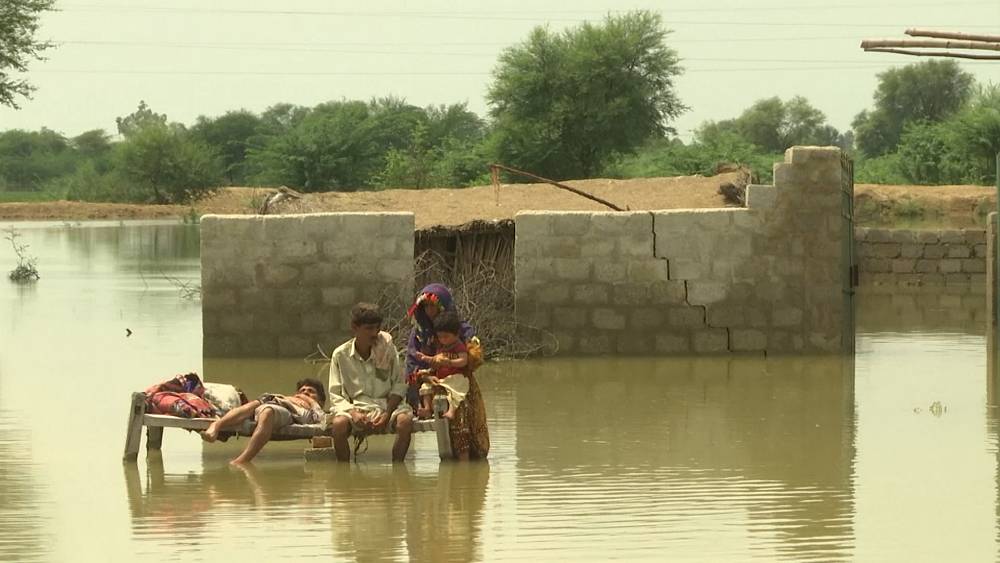 VIDEO : Displaced Pakistanis are distraught after the floods.
