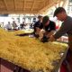 1,350 kilos of potatoes used to cook up world's largest rösti in Switzerland