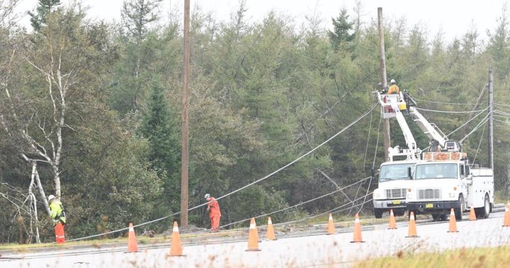 Maine power workers cross border without incident to help in Nova Scotia