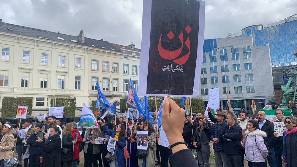 Iran: Protesters gather outside European Parliament, ask EU to do more