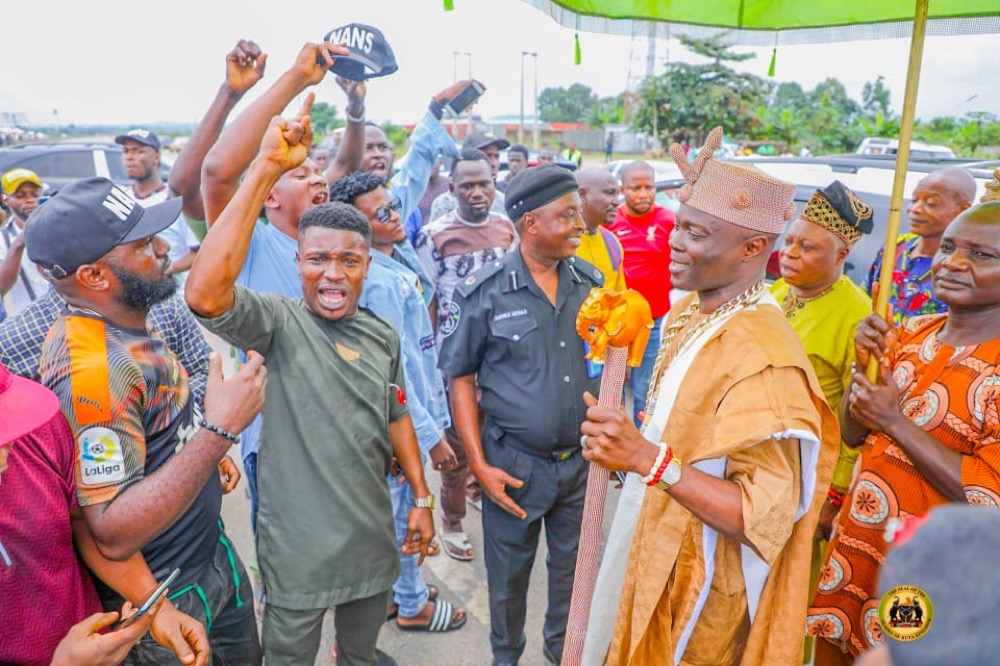 'It Is Not Safe To Keep Youths Idle'- Osun Monarch Meets Protesting Students