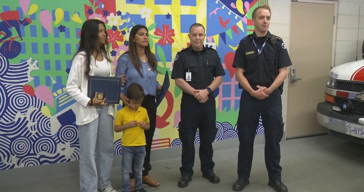 North Vancouver mother and daughter receive Vital Link Award for live-saving actions