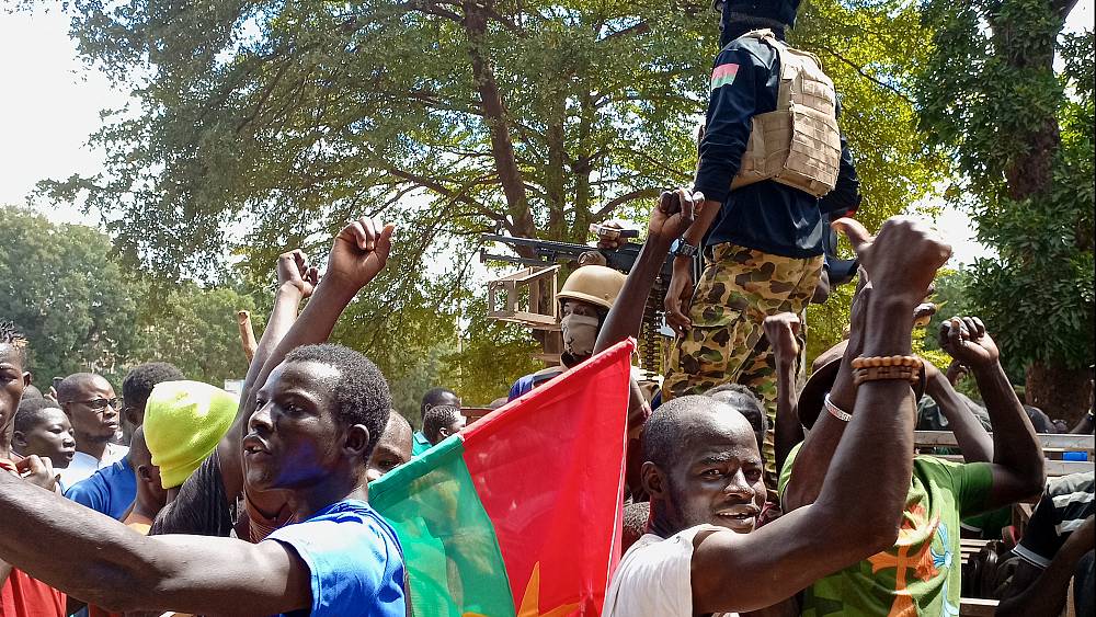 Burkina Faso: New military junta calls for end to violence against French institutions