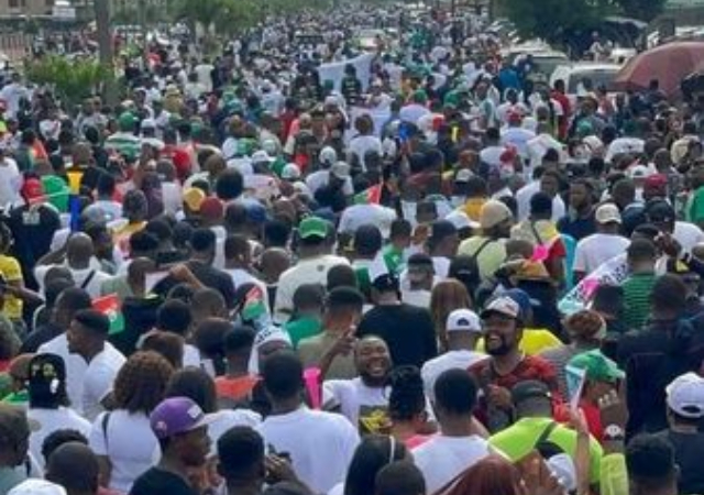 Peter Obi Of Labour Party's Supporters 'Obidients' Defy Police, Stage Rally At Lekki [Video]