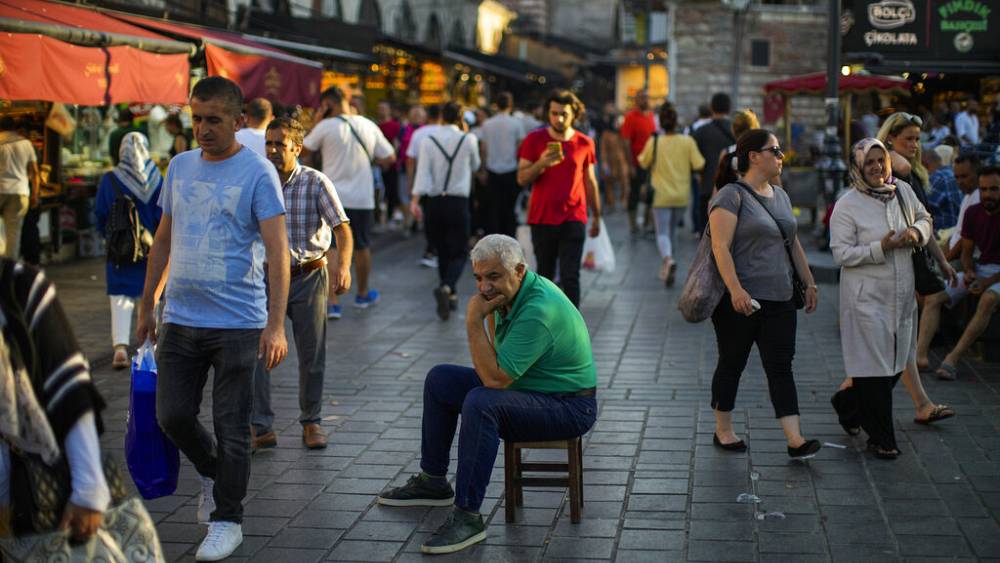 Soaring inflation and a collapsing currency: Why is Turkey's economy in such a mess?