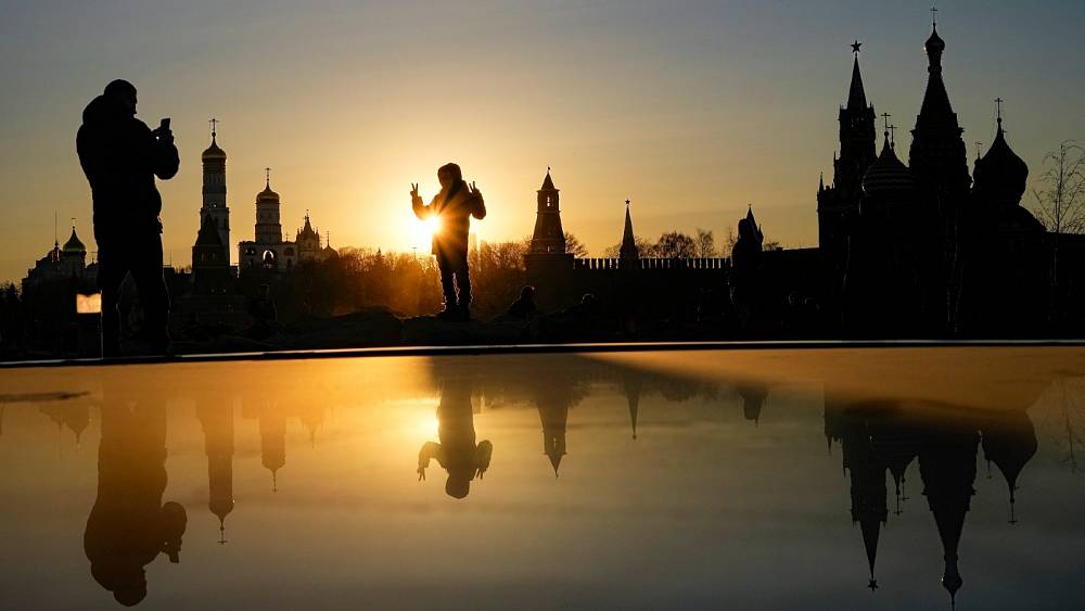 What is life like for the expats still left in Moscow?
