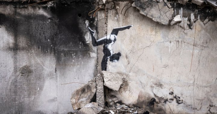 Banksy artwork appears on shelled, destroyed building in Ukraine - National