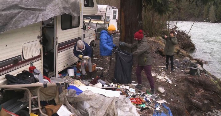 Volunteers clean up abandoned encampment in B.C.’s Fraser Valley - BC