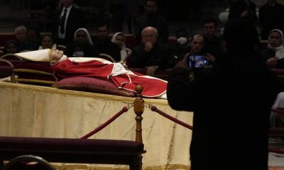 Benedict's admirers flock to Vatican to pay their last respects
