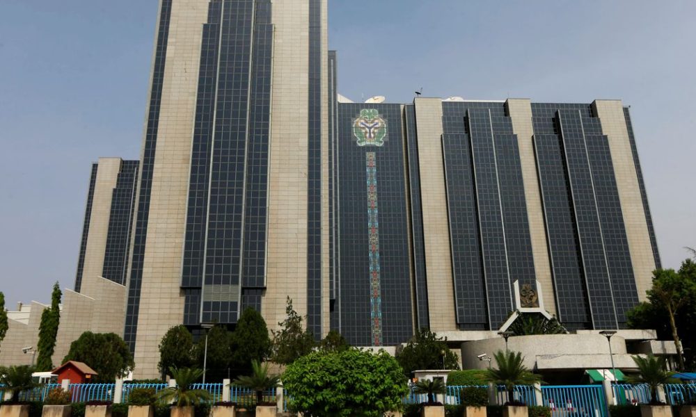 Nigeria's central bank extends deadline to turn in old naira notes