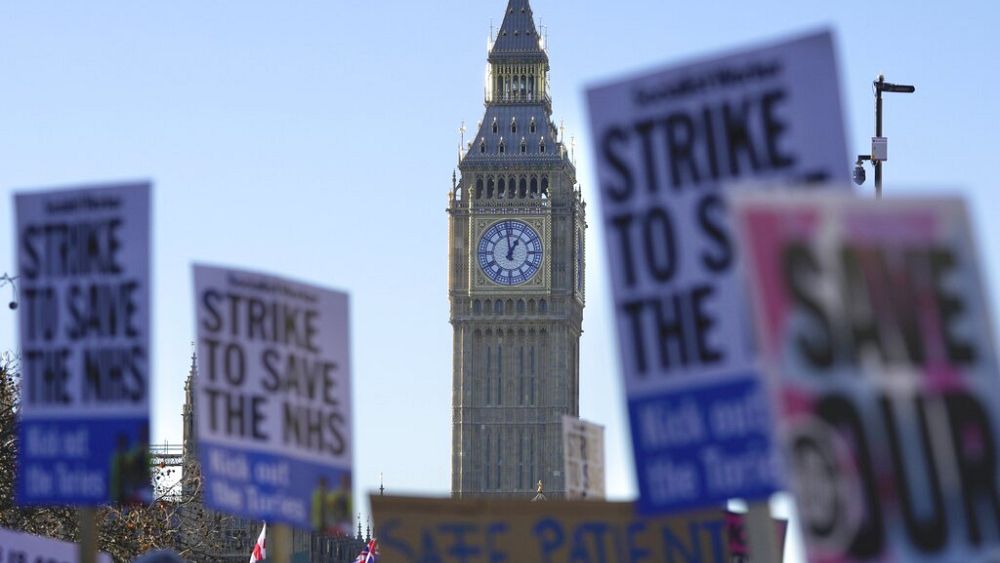 'End the crisis': Thousands expected to march in support of UK health service
