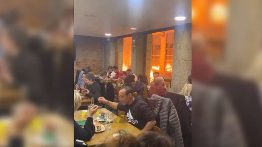 France protests: Did diners continue eating their meal surrounded by flames?