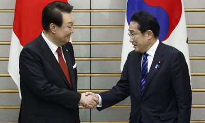 Japanese and South Korean leaders meet to restore relations and strengthen regional security