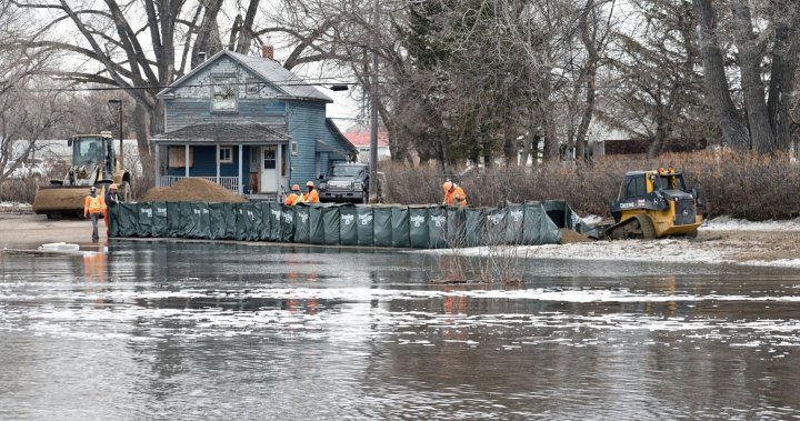Swift Current Creek rises, forces state of emergency for local area