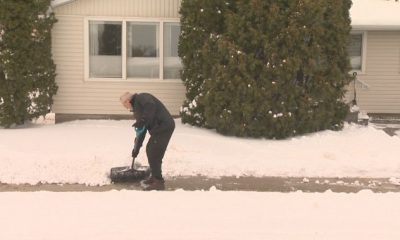 Regina residents left shovelling after April snow: ‘I thought we were done with it’ - Regina