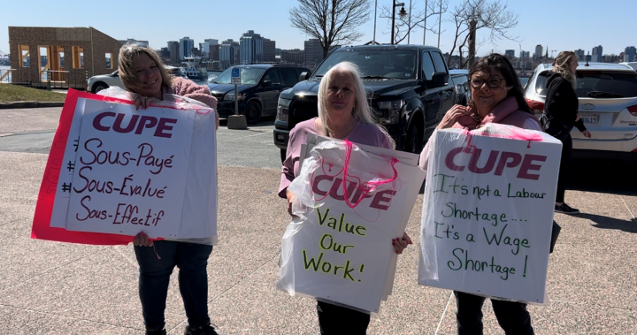 School support workers hold rally in Dartmouth as strike deadline looms - Halifax