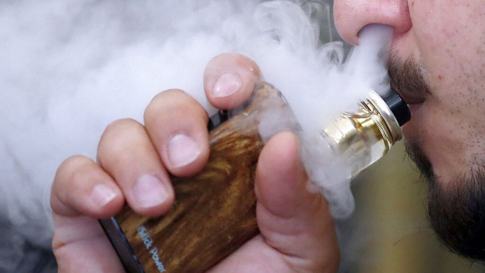 'Swap to stop': UK launches scheme to encourage smokers to switch to e-cigarettes