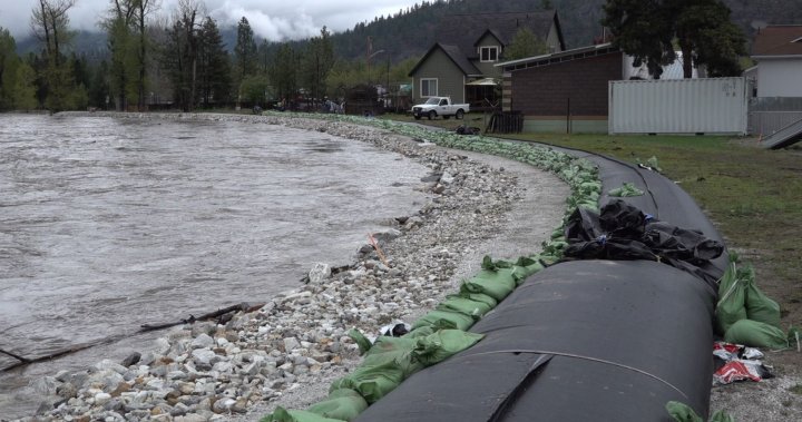Water levels, flood concerns rising in Grand Forks, B.C.