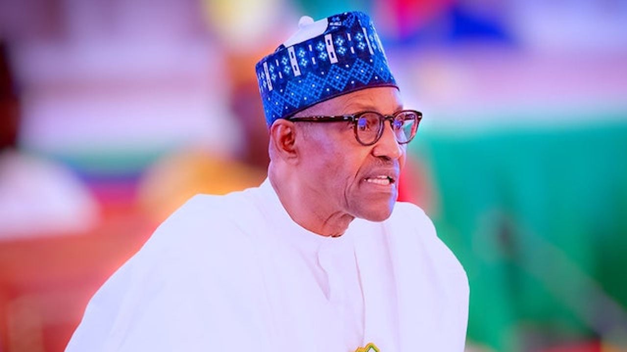 Buhari receives asset declaration form, orders outgoing officials to do same