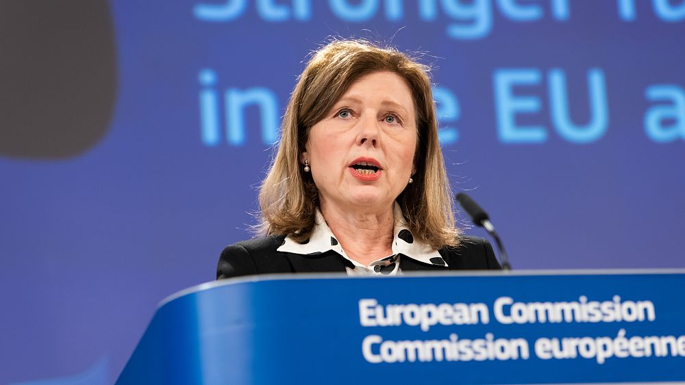 EU Commission wants to harmonise rules to crack down on corruption at home and abroad