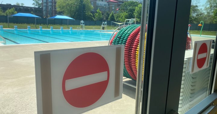 Service interruptions, pool closed: Westmount blue collar strike underway - Montreal
