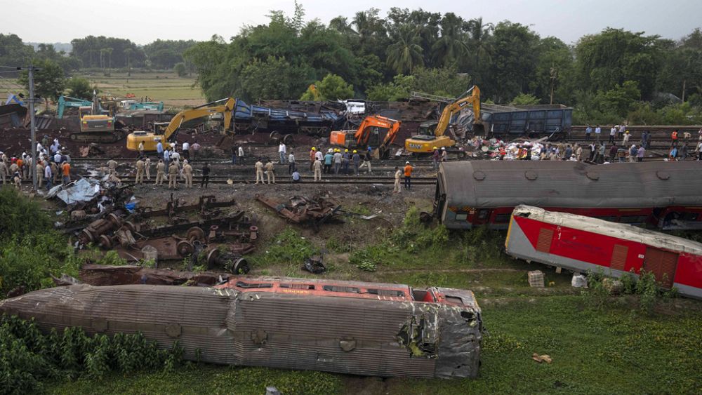 Crash investigators say an electronic signal error caused India rail accident