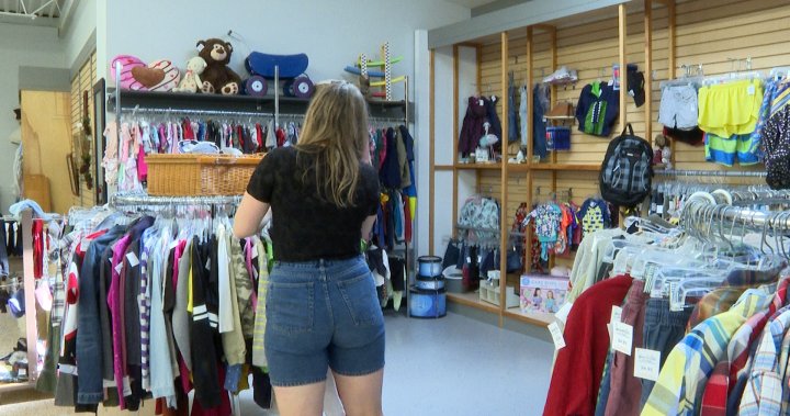 Kingston, Ont. families, students budgeting for back to school shopping - Kingston
