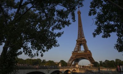 Eiffel Tower evacuated by police for several hours