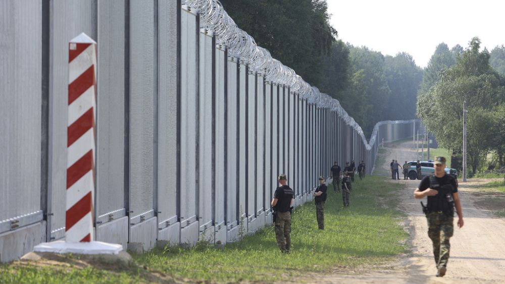 Poland plans to deploy 10,000 troops on Belarus border as 'deterrent'