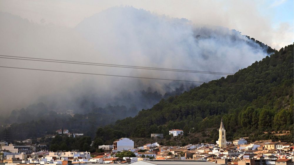 850 people evacuated as Storm Ciarán whips up a wildfire in eastern Spain