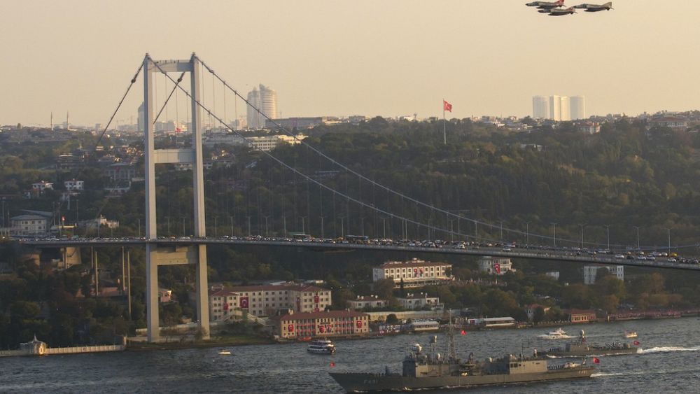 Fact-check: Is the Turkish Navy blocking Russian ships from crossing the Bosphorus Strait?