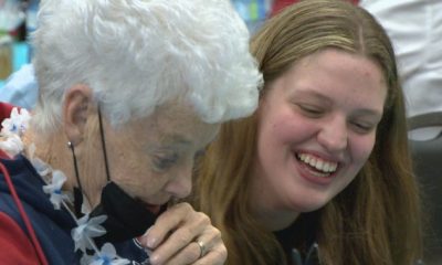 Students spread joy to seniors in West Island - Montreal