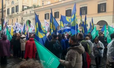 'Forgotten heroes': Hundreds of Italian doctors and nurses strike over working conditions