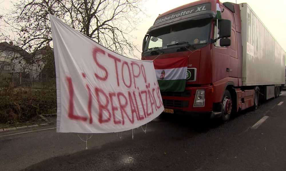 Hungarian truckers end unsuccessful protest at Ukrainian border