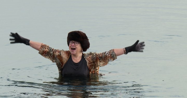 Kingston, Ont., grandmother takes a polar plunge to support grandmothers in Africa