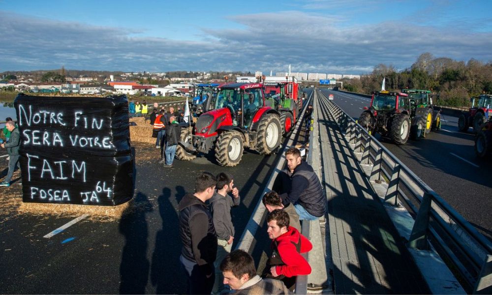 French farmers’ protest continue one day after death of a woman and her daugher