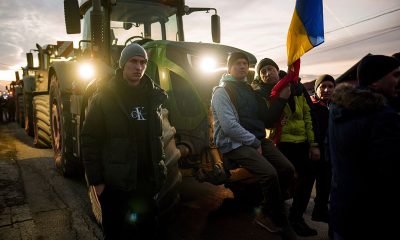 Romanian truckers and farmers continue to protest after talks with the government fail