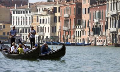 Venice puts further limits on tourists to protect the city
