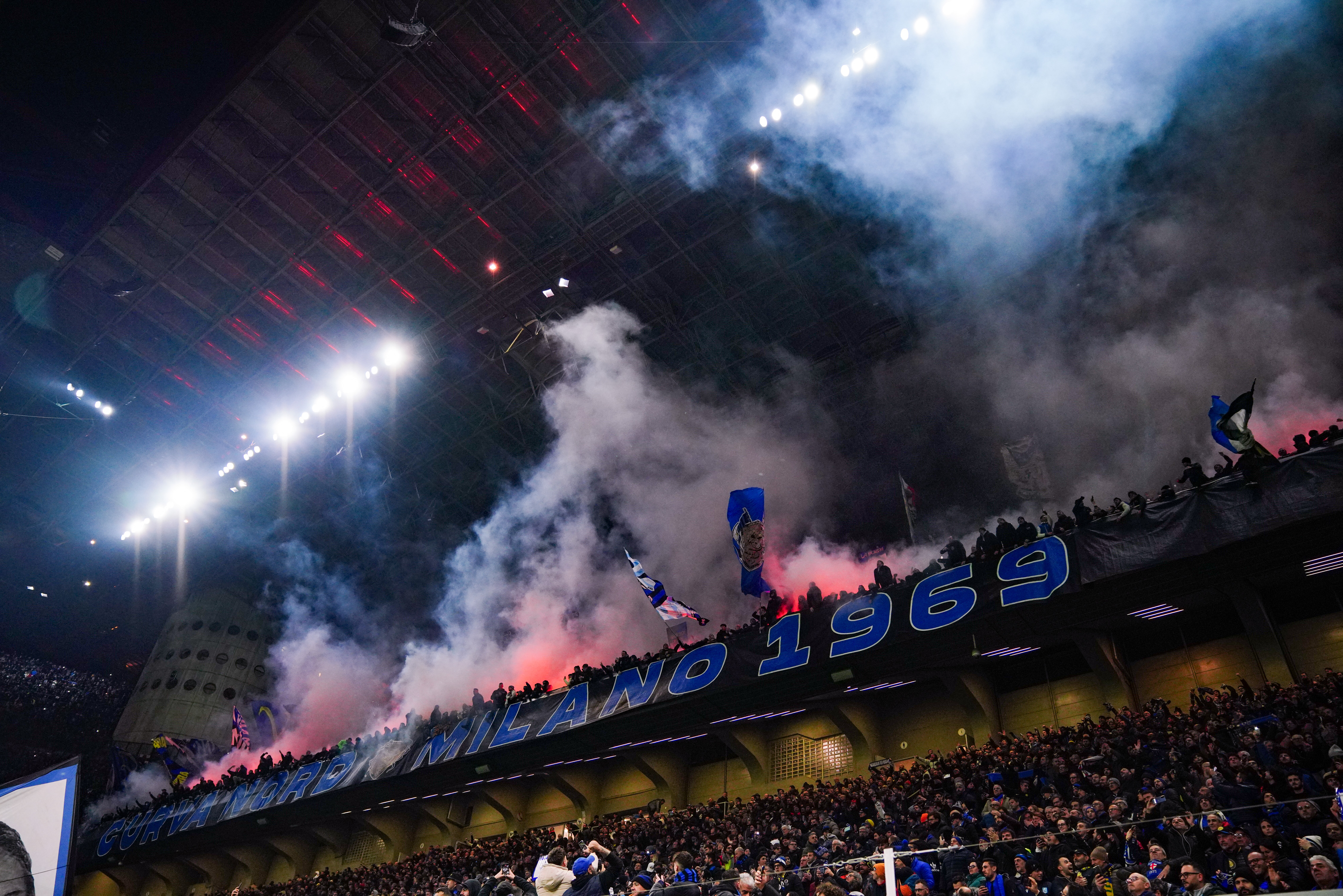 Inter ultras appeared on 'STARS' and 'CARNIVAL' on the album