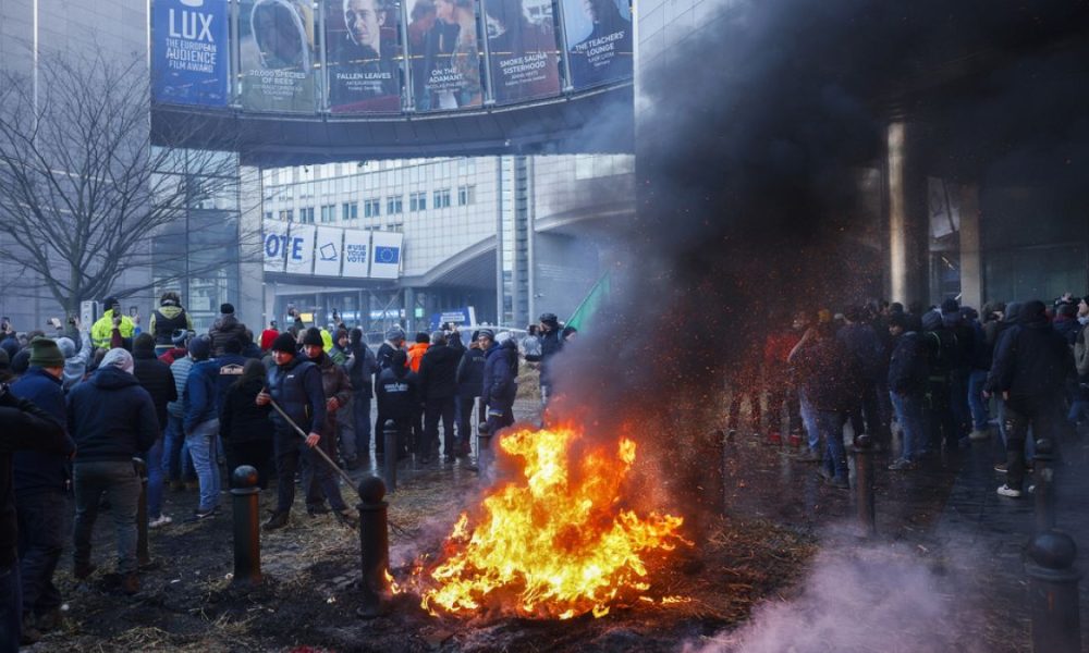 Angry farmers invade the streets of Brussels as EU leaders meet over Ukraine
