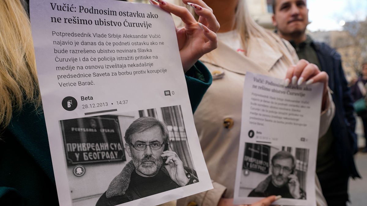 Hundreds protest in Serbia over acquittal of suspects in journalist's murder case