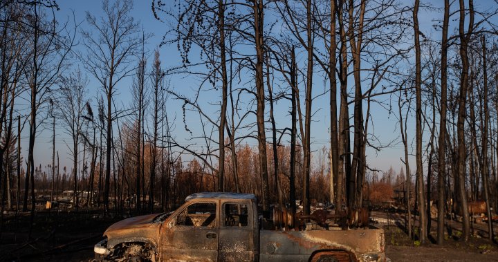 ‘Highway out was on fire’: Calls for inquest grow into ‘slow’ N.W.T fire response