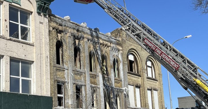 Fire destroys building on Main Street in Winnipeg - Winnipeg