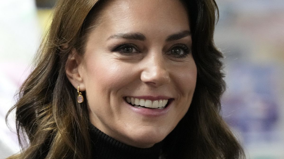 Kate Middleton admits editing photograph after it was retracted