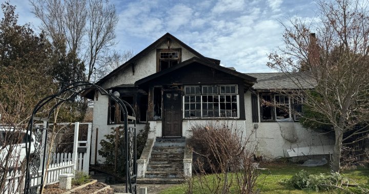 Tenants escape overnight fire that destroys Penticton, B.C. home - Okanagan
