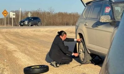 Premier Kinew stops to help stranded driver change tire: ‘What any decent Manitoban would do’ - Winnipeg