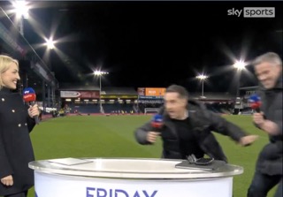 'He's not happy now' - Gary Neville hilariously shoves Jamie Carragher to make point about Everton penalty at Luton